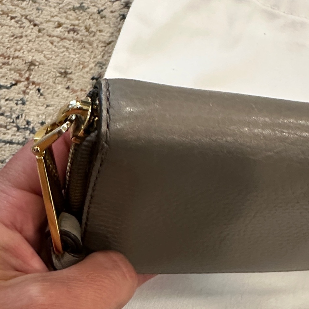 Marc Jacobs Gray Leather Wallet with Gold Accent - Picture 4 of 6